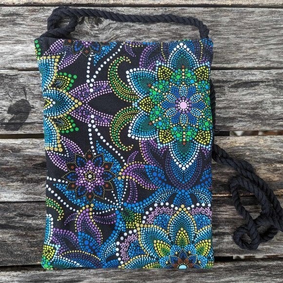 Mandala crossbody fabric bag pouch 2 outer zippers Size 8"x6" Brand new - Picture 2 of 2